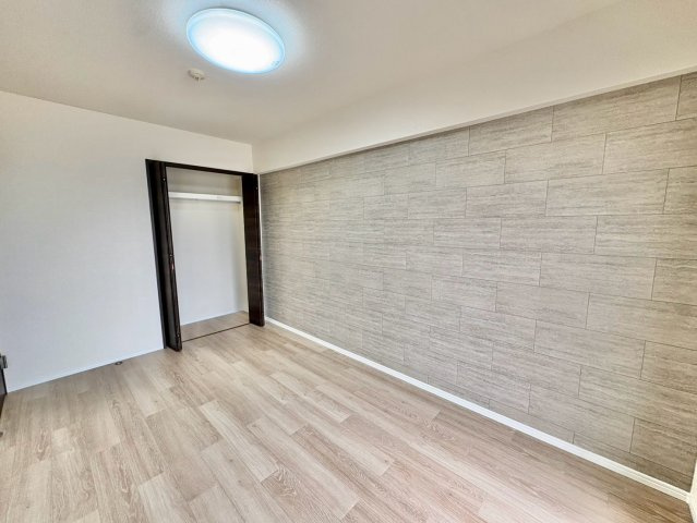 洋室6.3帖　収納付きで、お部屋がすっきり片付きます。