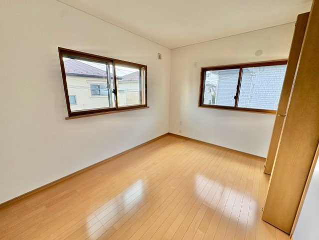 洋室6帖・収納付きで、お部屋がすっきり片付きます。