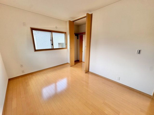 洋室6帖・収納付きで、お部屋がすっきり片付きます。