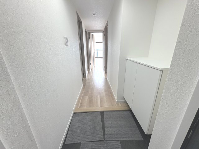 玄関は収納スペースもしっかり確保　いつもきれいな玄関を保つことができます