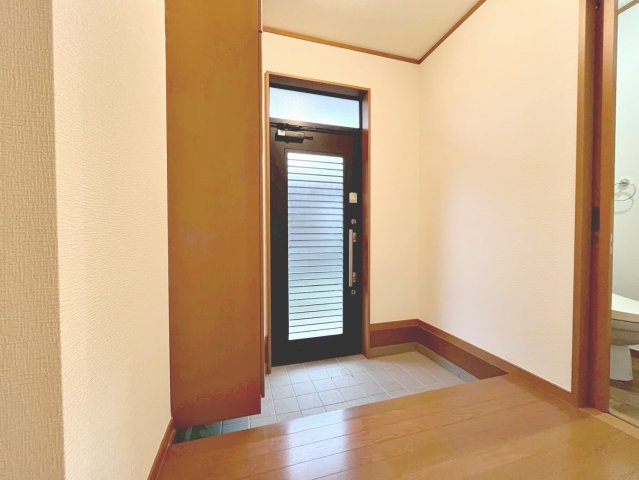 落ち着いた玄関です