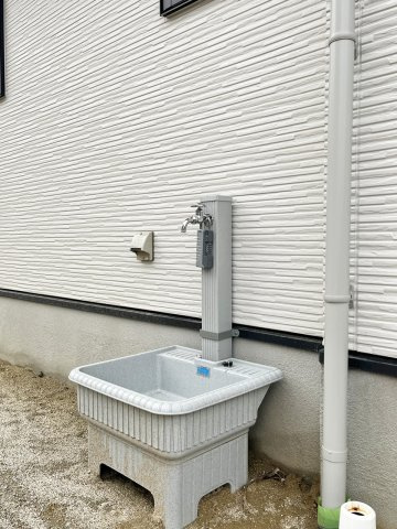 屋外蛇口。ガーデニングの散水、洗車、手洗い、掃除などに便利です。
