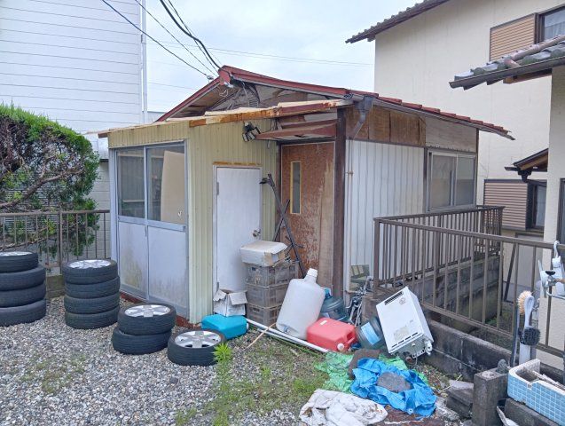 スーパー・ドラッグストア・コンビニまで車で10分圏内です。