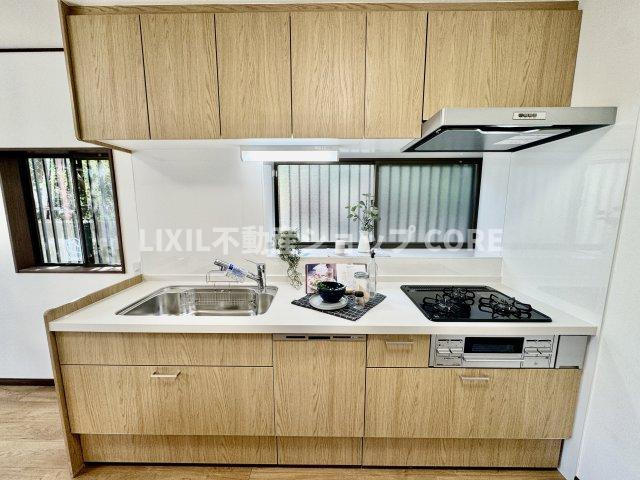沢山の調理器具や調味料が収納でき、大きな流しもついてます　毎日のお料理が楽しみです！　
