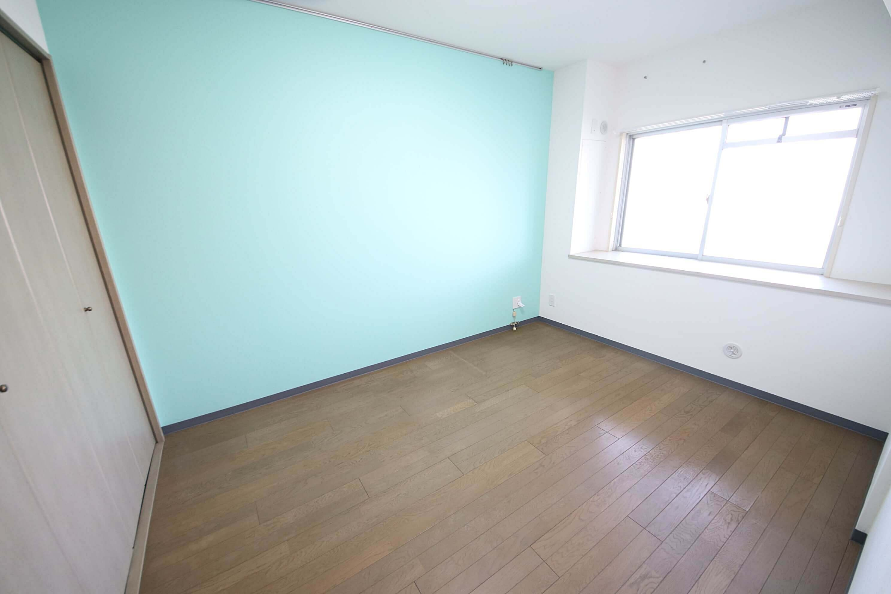 アクセントクロスで彩られた居室は収納豊富でお部屋がすっきり片付きます