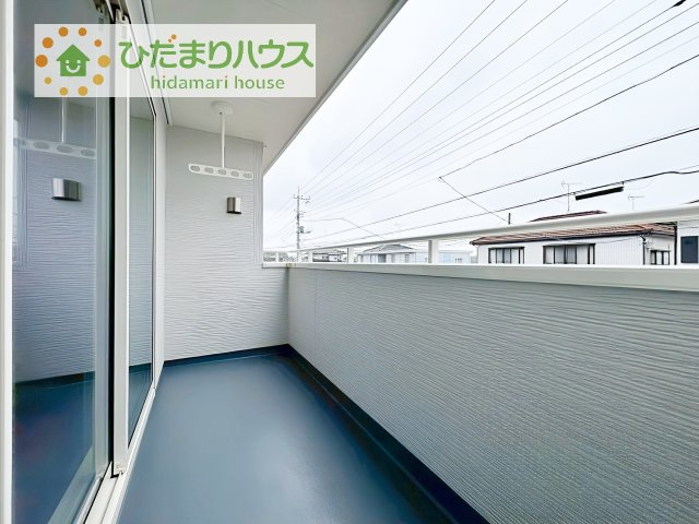 広々としたバルコニー。お洗濯物もぜーんぶ干せちゃいます！！
