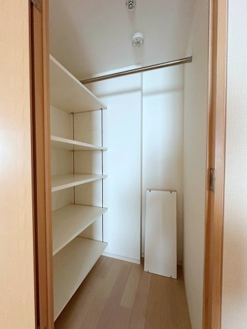 7帖主寝室のウォークインクローゼット☆