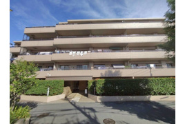 コスモ三ツ沢ガーデン山の外観