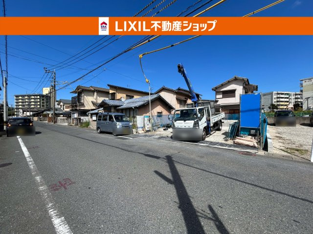 前面道路が広く、駐車も安心です。接道状況：南西8.1ｍ