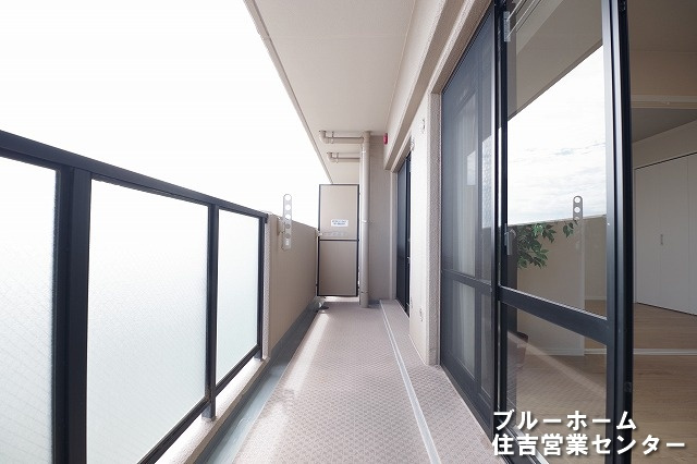 東向きで朝の日差しが明るいバルコニーです！