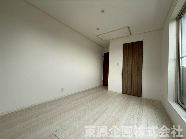 ＜2階南側＞6.5帖洋室＋小屋裏収納
