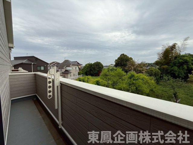 季節家電や大型家具なども収納可能です。