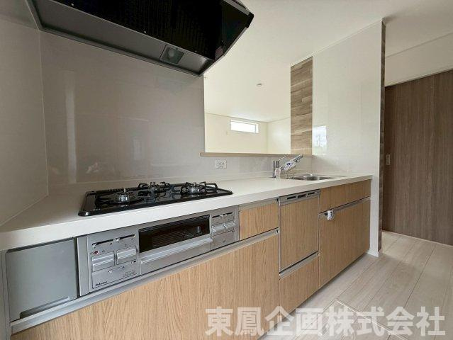 忙しい主婦に助かる3口コンロのシステムキッチンです。