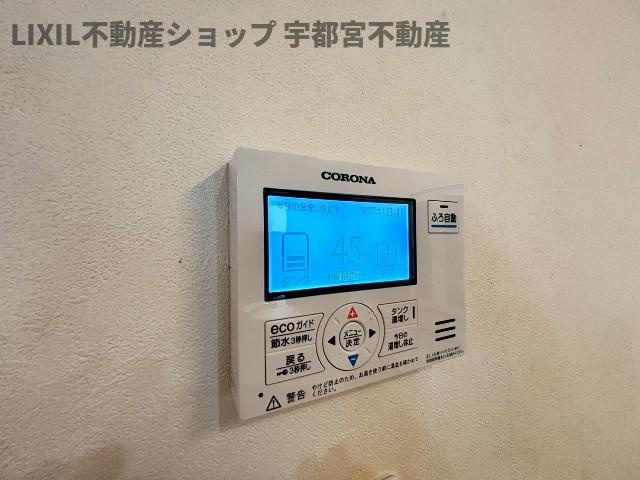 【温水設備/現地写真】シンプルなデザインにすることで操作もわかりやすい給湯スイッチ付きで温度調整などもラクラクです。