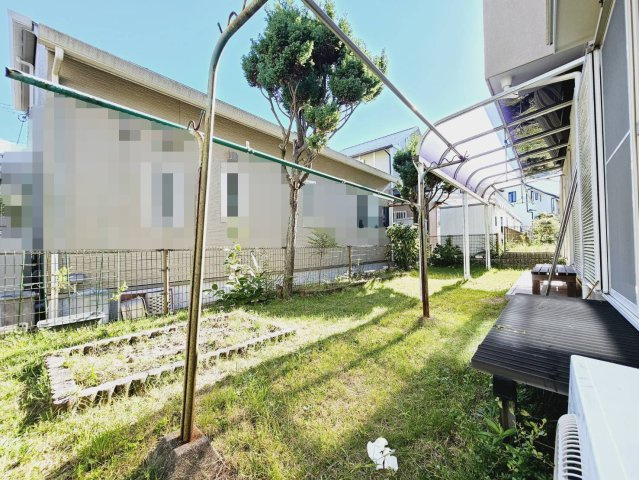 ■陽光があたる広い庭付き。