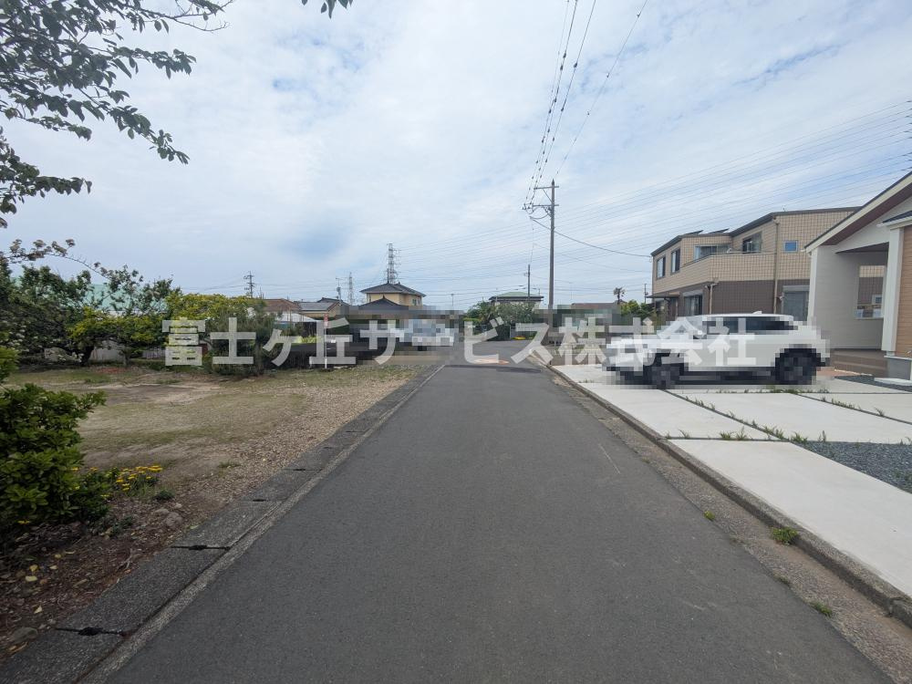 前面道路です
