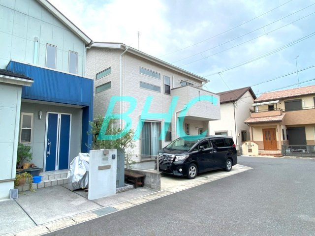 街に溶け合う美しい景観を生みだしているにも関わらず、採光や風通しを考えて設計された間取り。優雅なひと時をお過ごしいただける筈です。