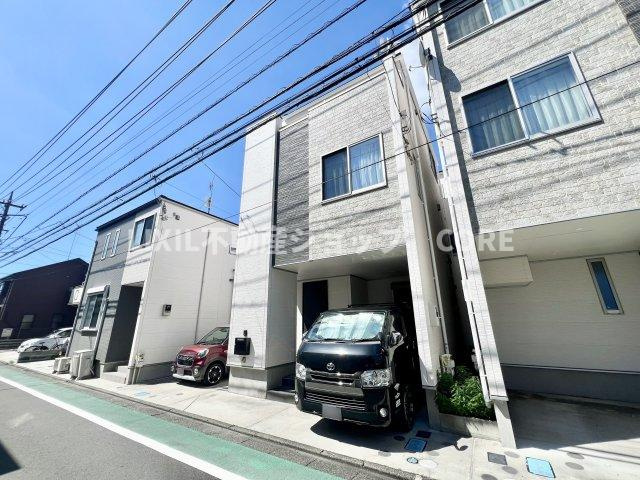 閑静な住宅地に馴染む落ち着いた色合いの外観。一度、是非、現地をご見学ください。