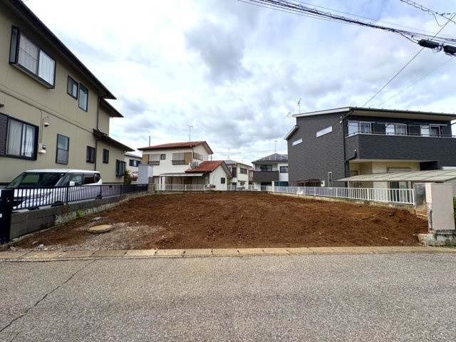 南道路に面して陽当たり良好・土地面積約55坪。建築条件なし・お好きなハウスメーカーで建築可能です。