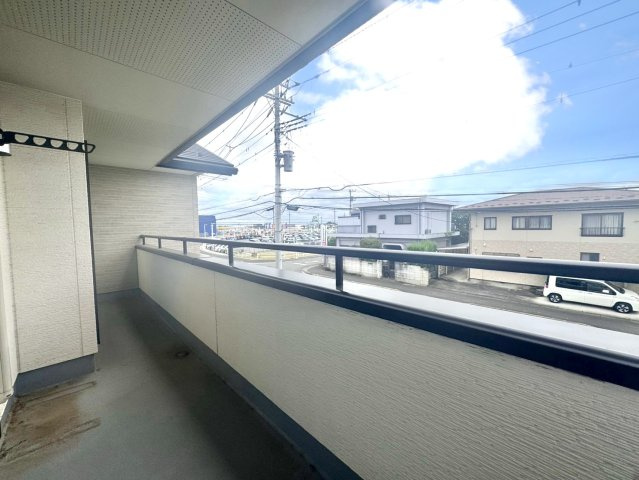 ■バルコニー｜プライバシーが守られたインナーバルコニーは、くつろぎの空間としても、アウトドアの空間としても活躍をしてくれます。