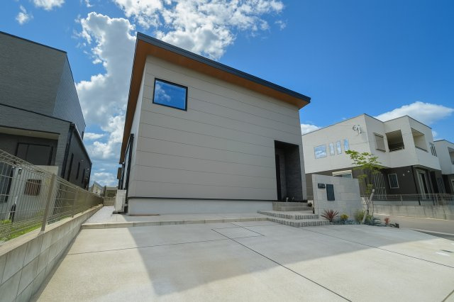 駐車スペースゆとりの2台分