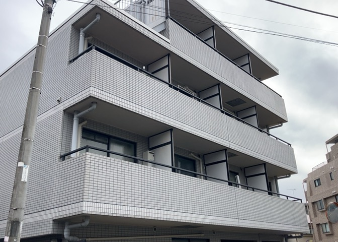 ＳＲＣ造は強度や耐震性の面でもRC造と比べて優れています。そのため、10階建以上の高層または超高層マンションなどの建築にも多く採用されています。柱や梁などのサイズが小さくても高い耐震性を確保できます。