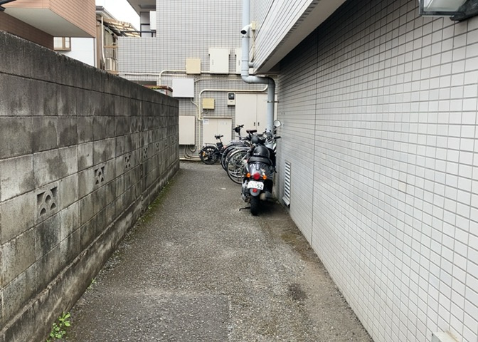 マンションの駐輪場は、事前に空きがあるか確認を取ると安心です。せっかく入居したのに駐輪スペースがない！なんてことになったら大変ですよね。そこで、内見時や購入前にはまず事前に確認しておくと良いでしょう。