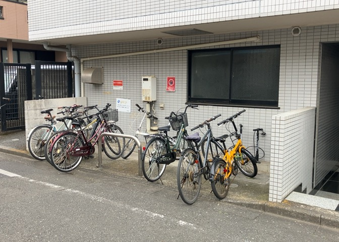 駐車場と明記されていても、最小スペースでつくられた駐車場だと大型車は駐車できなかったり、出入りしにくくなったりする可能性があります。お車のサイズと購入したい物件の駐車場のサイズを現地で確認しましょう。