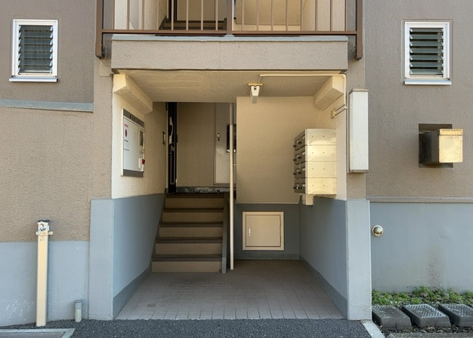 室内の防犯設備もチェックしましょう！モニター付きインターホンが設置されているか、防犯シャッターが設備されているか、ベランダに人が上がってきにくい高さかなどチェックしておくと入居後も安心できるでしょう。