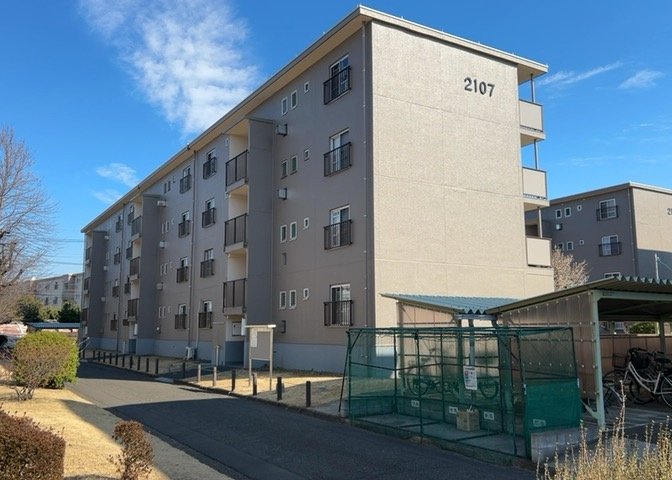 隣家の土地はどうなっているのか、生活利便施設が近くにあるのか、学校まで近いかなど、お客様のライフスタイルにあわせたイメージが重要です。また、近くにあると困る施設が近くにないかも確認するといいでしょう。