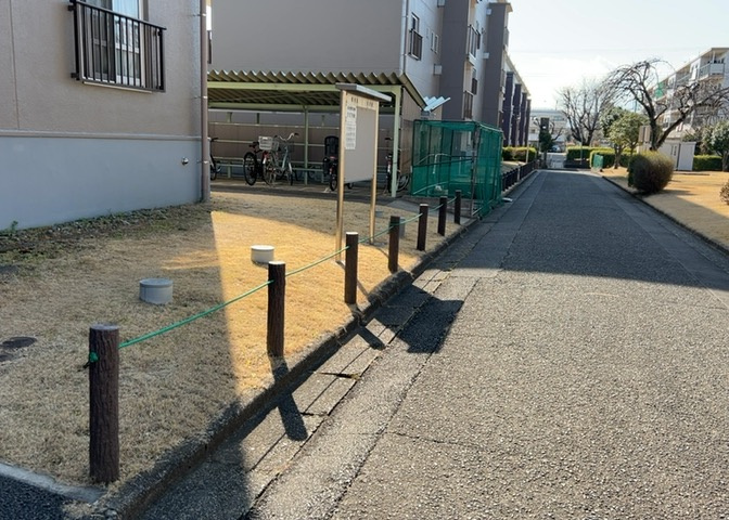 共用部分は、一棟の建物に住む区分所有者全員が共同で所有するとし、共用部分の管理、補修などは、区分所有者で形成される管理組合が行います。個人の判断で勝手に変更することはできませんので覚えておきましょう。