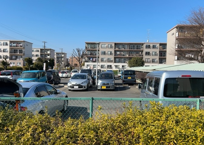 マンションの駐輪場は、事前に空きがあるか確認を取ると安心です。せっかく入居したのに駐輪スペースがない！なんてことになったら大変ですよね。そこで、内見時や購入前にはまず事前に確認しておくと良いでしょう。