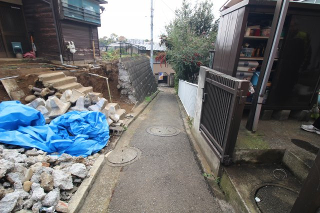 前面道路は現状約1.8m幅