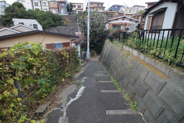 南側からも敷地へ出入りができるようになっています