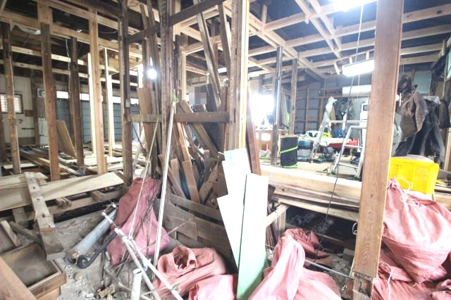 現在フルリノベーション中で、内装はスケルトン状態