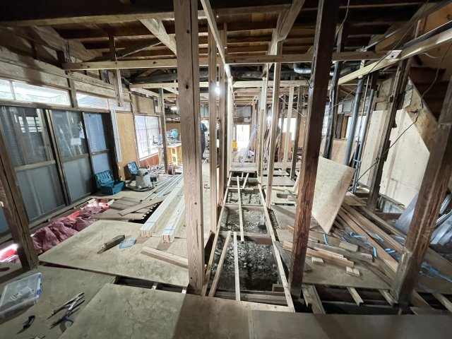 この辺りにお風呂と洗面所ができますよ