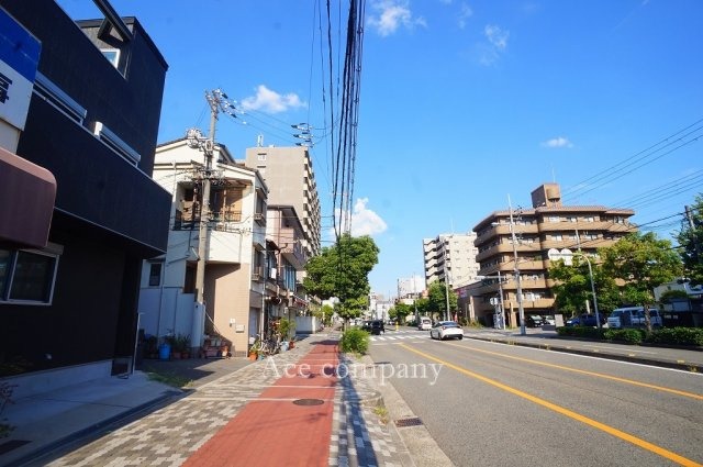 【南側前面道路：幅員25ｍ！歩道付きです♪】