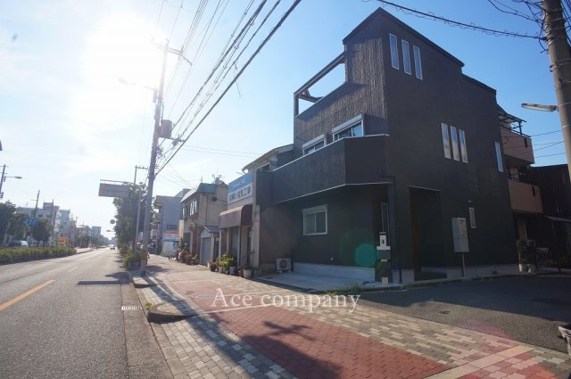 【南側前面道路：幅員25ｍ！歩道付きです♪】