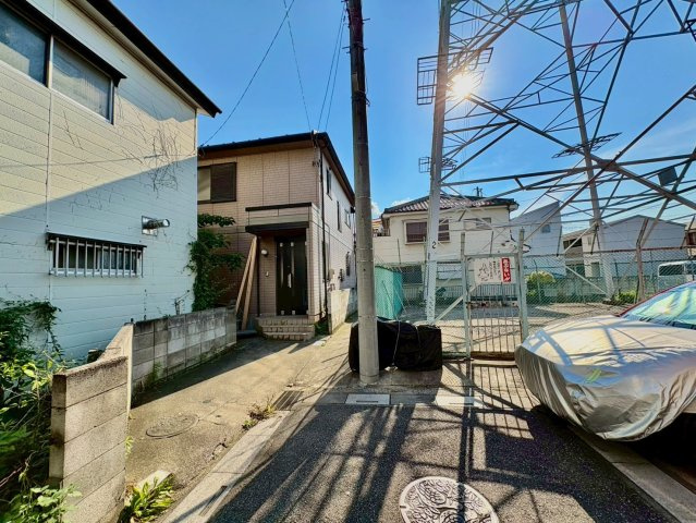■軽量鉄骨造・平成11年築の大和ハウス施工　■新規内装リフォーム　■南越谷小学校まで徒歩11分（約880ｍ）・富士中学校まで徒歩11分（約880ｍ）