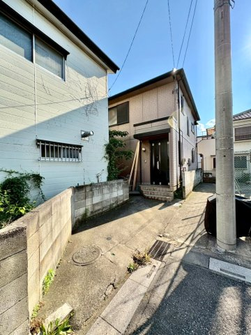 ■軽量鉄骨造・平成11年築の大和ハウス施工　■新規内装リフォーム　■南越谷小学校まで徒歩11分（約880ｍ）・富士中学校まで徒歩11分（約880ｍ）