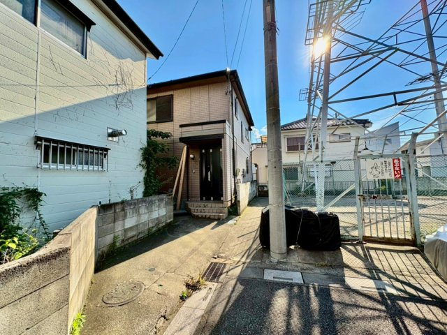 ■軽量鉄骨造・平成11年築の大和ハウス施工　■新規内装リフォーム　■南越谷小学校まで徒歩11分（約880ｍ）・富士中学校まで徒歩11分（約880ｍ）