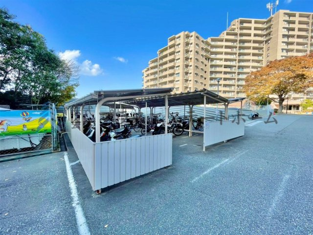 屋根付きが嬉しい自転車置場♪