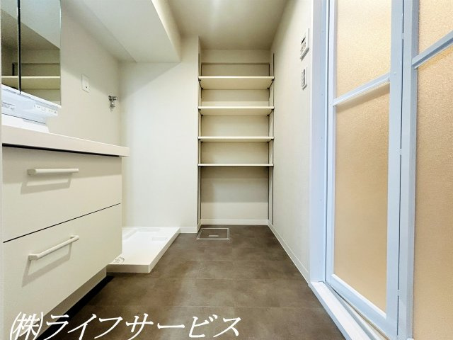 洗面室／可動棚あり