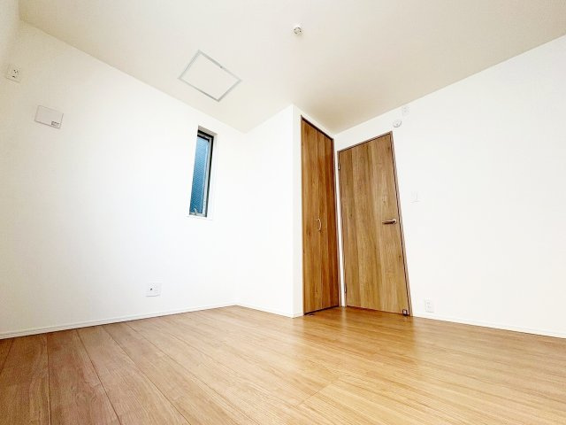 シンプルだからこそ心地いい、上質な寝室