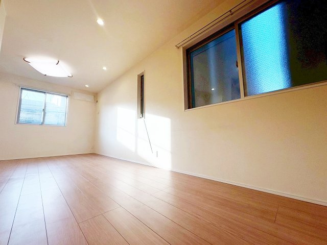 主寝室に最適、上品で静かな空間設計