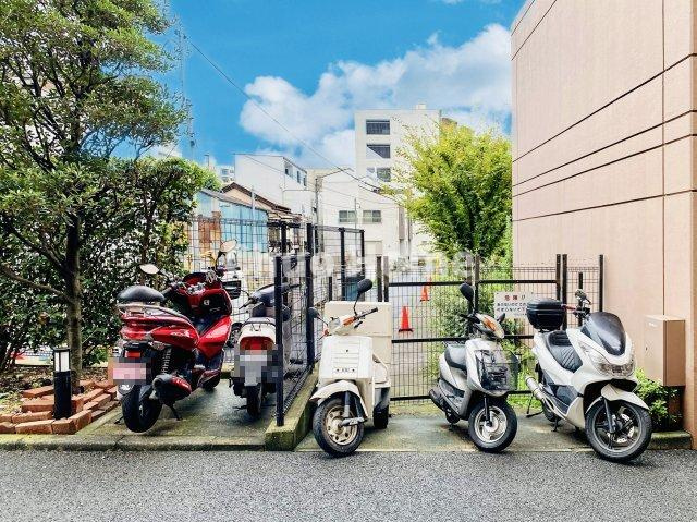 【バイク置場】最新の空き状況や費用などの詳細は担当スタッフまでお問い合わせください。