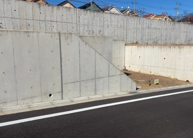 隣家の土地はどうなっているのか、生活利便施設が近くにあるのか、学校まで近いかなど、お客様のライフスタイルにあわせたイメージが重要です。また、近くにあると困る施設が近くにないかも確認するといいでしょう。