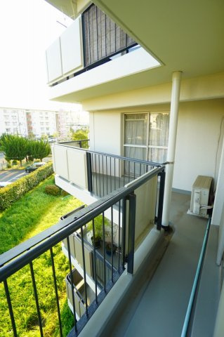 広さと開放感を兼ね備えた、快適なバルコニー