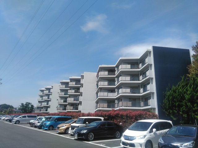 建物外観：緑多く閑静な住宅地！広々とした敷地！！