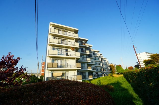 総戸数750戸のビッグコミュニティ、落ち着いた住環境、管理体制良好